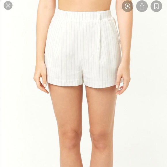 Woven High Rise Shorts - Picture 2 of 4